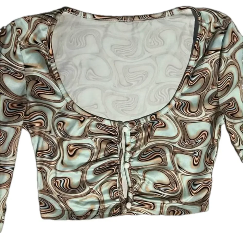 size xs cropped pattern long sleeve top with buttons detail